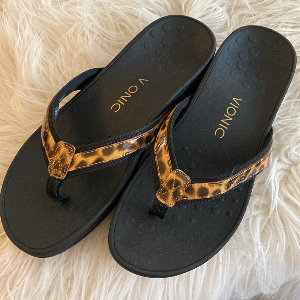 Vionic Women's Black and Brown Sandals